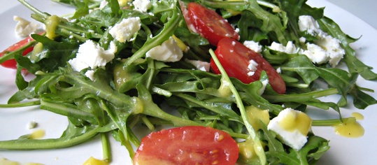 EveryDay&amp;#39;s Kitchen - Rucolasalat mit Feta und Mango-Dressing